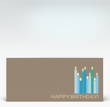 Geburtstagskarte: Bunte Geburtstagskerzen auf braun englisch