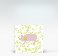 Glückwunschkarte: Glücksschwein in zartrosa auf zartgrünen Kleeblättern quadratisch